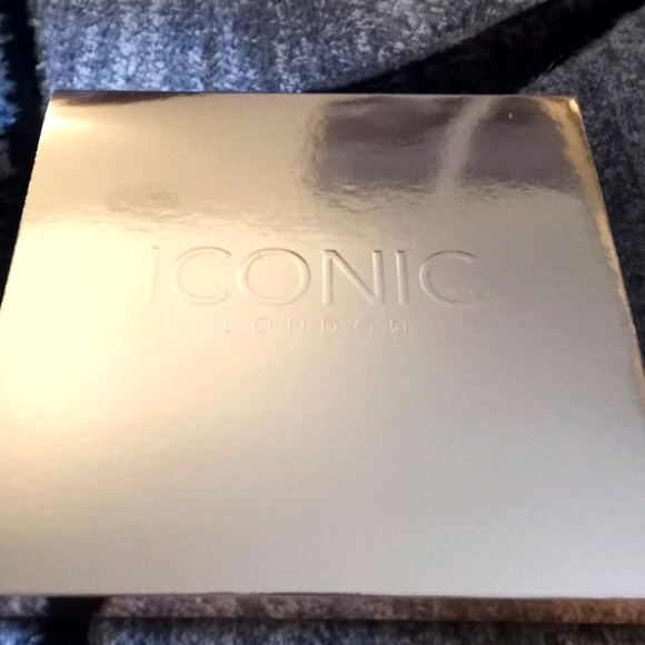 Iconic London pallet and mirror - Picture 2 of 2